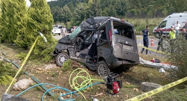 Giresun'da tır ile otomobilin çarpışması sonucu 2 kişi öldü, 1 kişi yaralandı