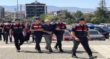 GÜNCELLEME - Bolu'da bir kişinin öldürülmesine ilişkin yakalanan şüpheli ve eşi adliyede