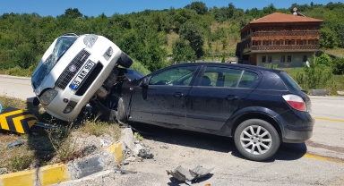 Karabük'te iki otomobilin çarpıştığı kazada 1 çocuk öldü, 8 kişi yaralandı