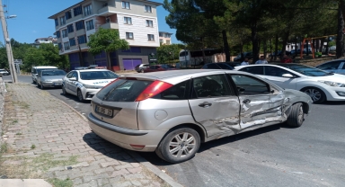 Karabük'te minibüs ve otomobil çarpıştı, 4 kişi yaralandı