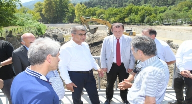 Karabük Valisi Gürel, Yenice'de selden zarar gören alanları inceledi