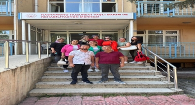 Kastamonu'da kadın kuaförleri huzurevi sakinlerinin kişisel bakımlarını yaptı