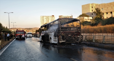Kastamonu'da seyir halindeki yolcu otobüsü yandı