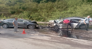 Ordu'da iki otomobilin çarpıştığı kazada 1 kişi öldü, 3 kişi yaralandı