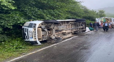 Ordu'da mevsimlik tarım işçilerini taşıyan minibüsün devrildiği kazada 8 kişi yaralandı