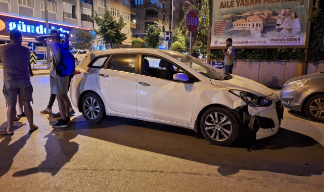Samsun'da otomobille çarpışan motosikletteki  2 kişi yaralandı