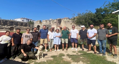 Sinop'ta turizmcilerden Balatlar Yapı Topluluğu kazı heyetine ziyaret