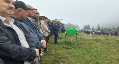 Trafik kazasında hayatını kaybeden kadının cenazesi defnedildi