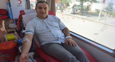 Türk Kızılay'ına 45 ünite kan bağışlayan donör ödüllendirildi