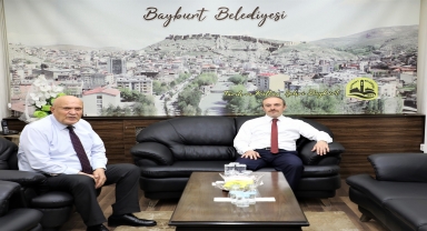 Vali Epcim'den Bayburt Belediye Başkanı Pekmezci'ye veda ziyareti