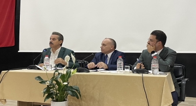 Vali Ünsal ve Milletvekili Çelik, Şavşat'ta köy muhtarlarıyla bir araya geldi