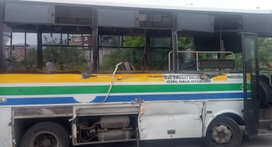 Zonguldak'ta iş makinesinin halk otobüsüne çarptığı kazada 5 kişi yaralandı