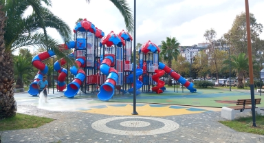 Akçaabat'ta oyun parkları dezenfekte edildi