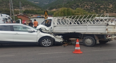 Amasya'da otomobil ile kamyonetin çarpıştığı kazada 2 kişi yaralandı