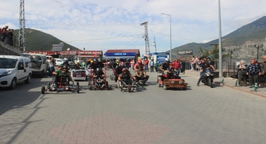 Artvin'de atık malzemelerden tasarlanan motorsuz araçlar yarıştı