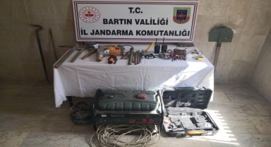 Bartın'da kaçak kazı yapan 5 kişi suçüstü yakalandı