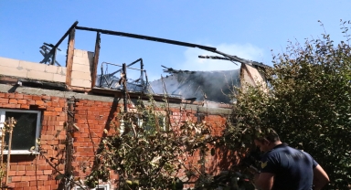 Bolu'da evde çıkan yangında dumandan etkilenen anne ve oğlu tedaviye alındı