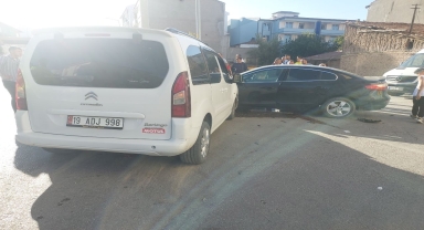 Çorum'da 3 aracın karıştığı kazada 4 kişi yaralandı