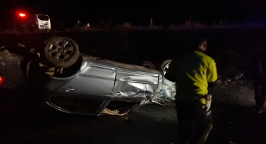 Çorum'da devrilen otomobildeki 2 kişi yaralandı