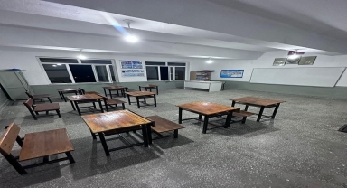 Çorum'da doktor ve sağlık çalışanları köy okulunu onardı