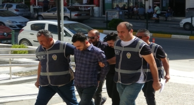 Çorum'da kuyumcuya sahte altın satan 2 zanlı tutuklandı