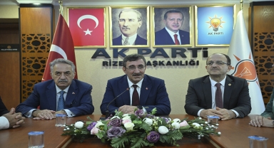 Cumhurbaşkanı Yardımcısı Cevdet Yılmaz, Rize'de iş insanlarıyla bir araya geldi: (1)