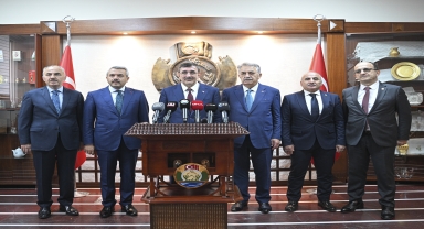 Cumhurbaşkanı Yardımcısı Yılmaz, Rize Valiliği'ni ziyaret etti