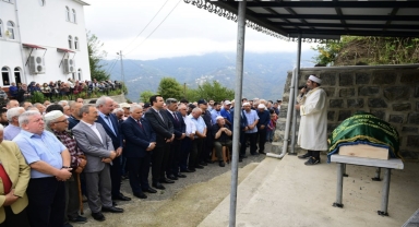 Danışman Yılmaz Kara'nın kardeşinin cenazesi defnedildi