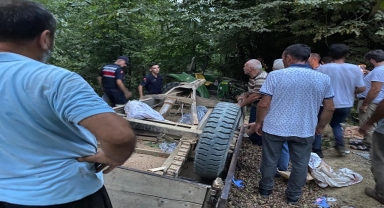 Düzce'de traktör römorkunun devrilmesi sonucu 9 işçi yaralandı