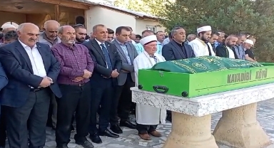 Gümüşhane'de çıkan örtü yangınında hayatını kaybeden kişinin cenazesi defnedildi