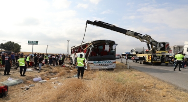 GÜNCELLEME 3 - Amasya'da devrilen yolcu otobüsündeki 6 kişi öldü, 35 kişi yaralandı
