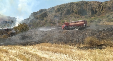 İskilip'te ormana sıçrayan anız yangınını itfaiye ekipleri söndürdü