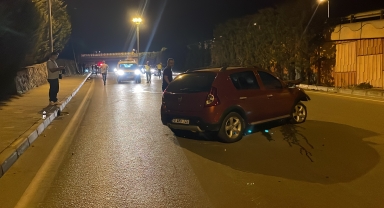 Karabük'te aydınlatma direğine çarpan otomobilin sürücüsü yaralandı
