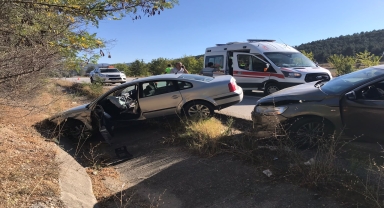 Karabük'te iki otomobilin çarpıştığı kazada 6 kişi yaralandı