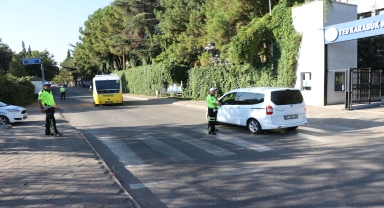 Karabük'te polis ekipleri okul önlerinde denetim yaptı