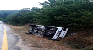 Karabük'te şarampole devrilen otomobildeki 5 kişi yaralandı