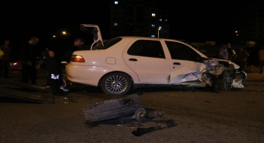 Kastamonu'da iki otomobilin çarpıştığı kazada 2 kişi yaralandı