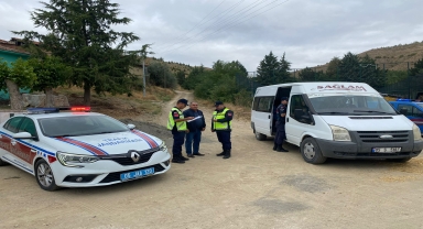 Merzifon'da jandarma okul servislerini denetledi