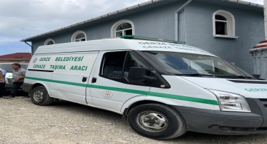 Ordu'da dereye yuvarlanan otomobilde hayatını kaybeden 3 kişi Sinop'ta toprağa verildi