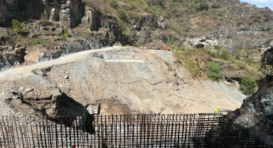 Ordu'da heyelan nedeniyle kapanan Karadeniz-Akdeniz yolunda çalışma başlatıldı