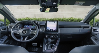 Renault Clio yenilenen özellikleriyle Türkiye'de satışa sunuldu