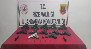 Rize'de 12 ruhsatsız tabancayı satmaya çalışan 2 şüpheli yakalandı