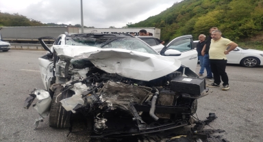 Samsun'da akaryakıt tankerine çarpan otomobildeki 1 kişi öldü, 1 kişi yaralandı