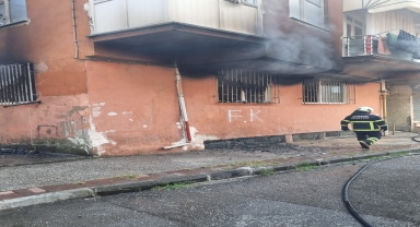 Samsun'da bir evde çıkan yangında 2 çocuk dumandan etkilendi