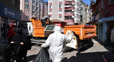 Samsun'da bir evden 2 kamyon çöp çıktı