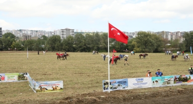Samsun'da Rahvan At Yarışları Festivali düzenlendi