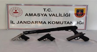 Suluova'da 4 ruhsatsız silah ele geçirildi