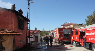 Suluova'da bir evde çıkan yangın hasara neden oldu
