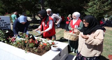 Suriye'de şehit olan Türk Kızılay personeli anıldı