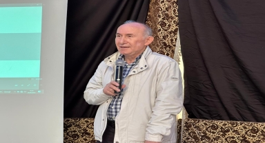 Tarihçi yazar Ahmet Şimşirgil, Ayancık'ta öğrencilerle buluştu